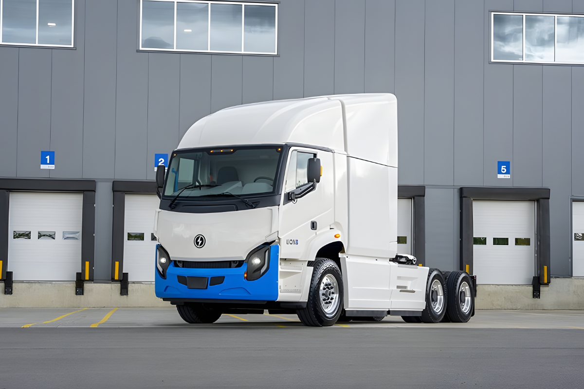 Lion Electric Lion8 Tractor - 610mm Radial Wet Wiper Arms