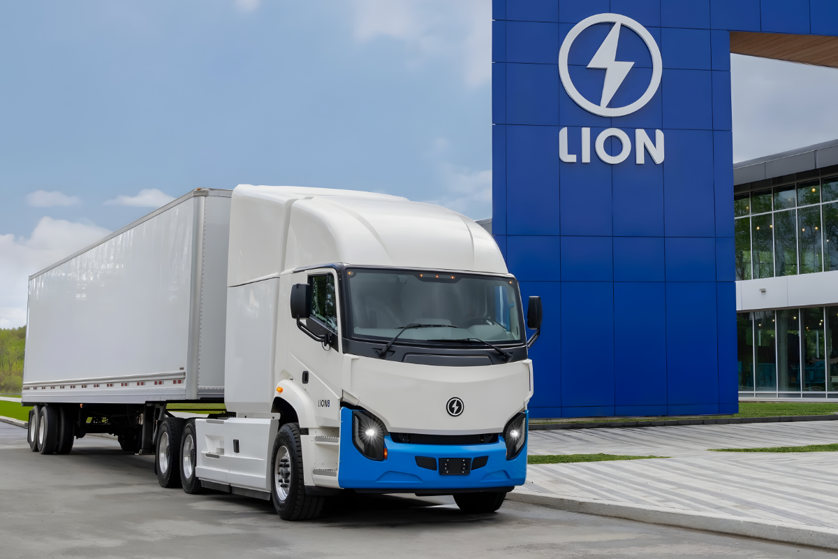 Lion Electric Lion8 Tractor - 610mm Radial Wet Wiper Arms